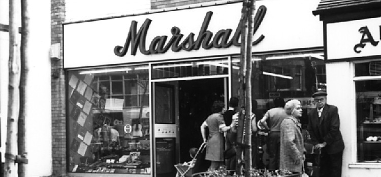 Marshall, vintage zvočnik, retro zvočnik, znamka marshall, slušalke marshall