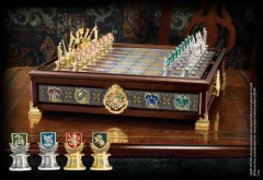 NOBLE COLLECTION - HARRY POTTER - COLLECTABLES - QUIDDITCH CHESS SET SILVER & GO