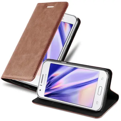 Cadorabo Ohišje, združljivo z Samsung Galaxy J1 2015 v kapučino rjava - Zaščitni ovitek z magnetnim zapiranjem, stoječo funkcijo in režo za kartice