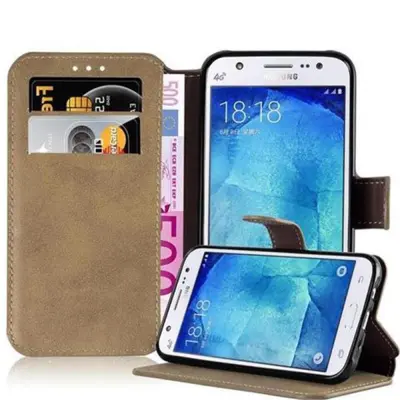 Cadorabo Ohišje, združljivo z Samsung Galaxy J5 2015 v mat peščeno rjava - Zaščitni ovitek s funkcijo stojala in režo za kartice v retro dizajnu