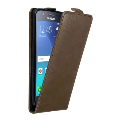 Cadorabo Ohišje, združljivo z Samsung Galaxy J5 2015 v kava rjava - Zaščitni ovitek v obliki flipa z magnetnim zapiranjem