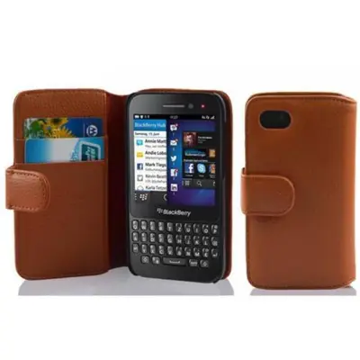 Cadorabo Ohišje, združljivo z Blackberry Q5 v sedlo rjave barve - Zaščitni ovitek iz teksturiranega umetnega usnja in žep za kartice