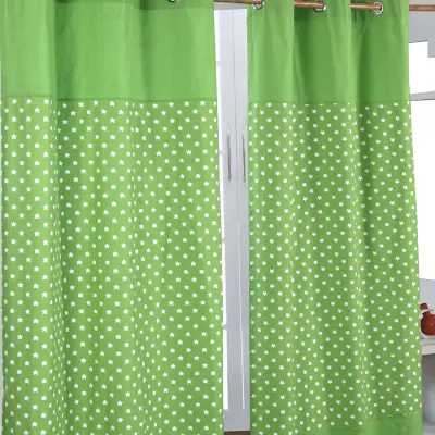 Homescapes Bombažne zavese Stars Green Ready Made Eyelet Par, 117x137 cm Drop