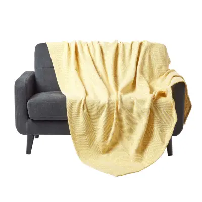Bombažna odeja Homescapes Halden Chevron Yellow, 255x360 cm