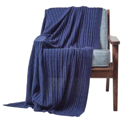 Bombažna pletena odeja Homescapes Cable Knit Blanket Navy Blue, 130x170 cm