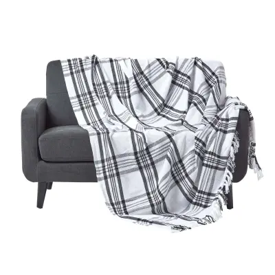 Odejo za kavč in posteljo Homescapes White & Black Tartan Check, 150x200 cm
