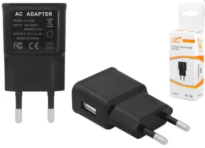 Polnilec USB LTC 5V/2A črne barve