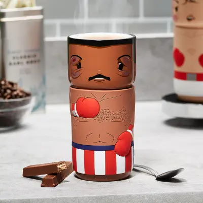 Darilo iz keramične skodelice CosCups by Numskull Rocky Apollo Creed z gumijastim tulcem 400 ml – uradno blago Rocky