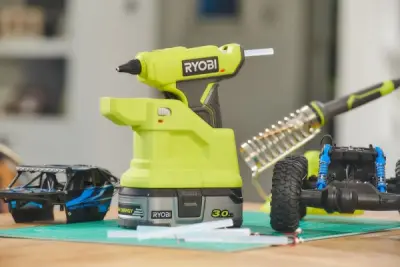 Ryobi aku pištola za toplo lepljenje RGLM18-0(solo) RJP23