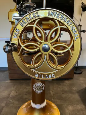 Ročni rezalnik Flywheel VOLANO B114 zlato/bele barve, nov model 2024