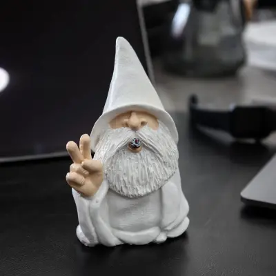 Fun Wizard Dwarf Statue Victorious Old Man with White Beard - Tabletop and Window Courtyard Art Decoration, Outdoor Statue