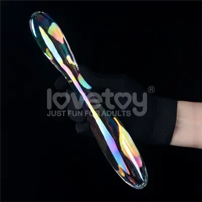 Crystal dildo, ki sije v temnem mraku bleščeče dvojno užitek