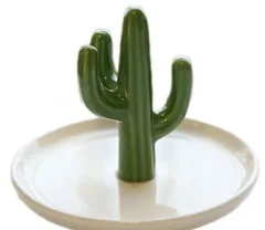 Keramični krožnik za nakit z galvaniziranim prstanom iz zelenega kaktusa