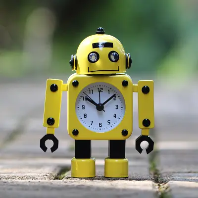GENERIC robotska budilka, rdeča