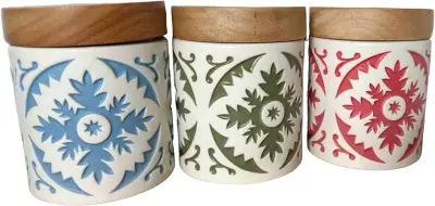 Keramični kozarec za shranjevanje, odporen proti vlagi, z lesenim pokrovom