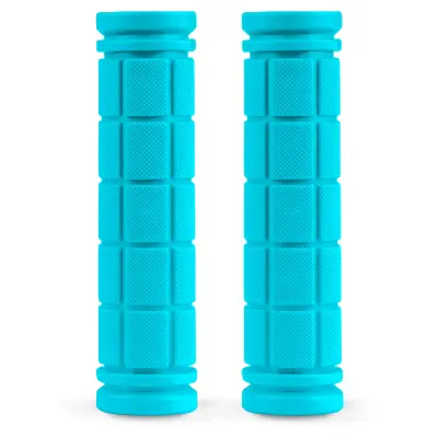 Grips Turquoise Scooter upravlja z 2 računalniki.