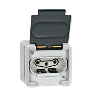 Trofazna vtičnica IP55 16A 440V~ s porcelanskim jedrom - kovina