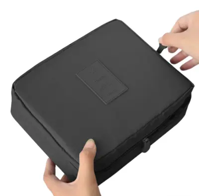 Majhna torbica za ličila Black