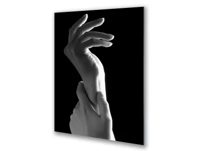 Slika na steklu roke roke roke na črnem ozadju okrasna slika 83x130 cm
