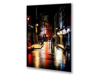 Slika na steklu ulica noč mesto po dežju noč okrasna slika 60x90 cm