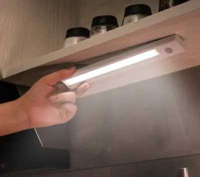LED svetlobni trak s senzorjem gibanja White