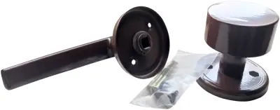 BARVAN RAZCEPLJEN RJAV ROČAJ