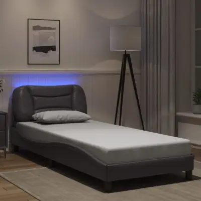 The Living Store Posteljni okvir z LED lučkami siv 90x200 cm umetno usnje - Posteljni Okvir
