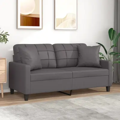 The Living Store Kavč dvosed z okrasnimi blazinami siv 140 cm umetno usnje - Kavč Dvosed