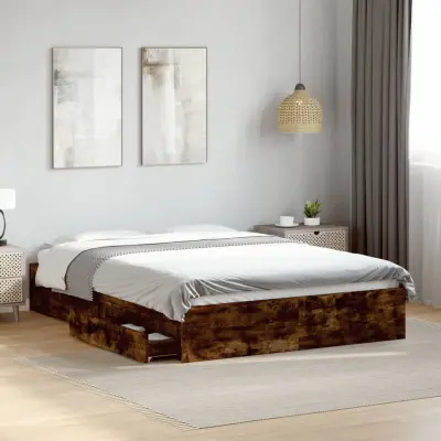 The Living Store Posteljni okvir s predali dimljen hrast 135x190 cm inž. les - Posteljni Okvir
