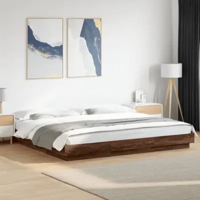 The Living Store Posteljni okvir z LED lučkami rjavi hrast 200x200 cm inž. les - Posteljni Okvir