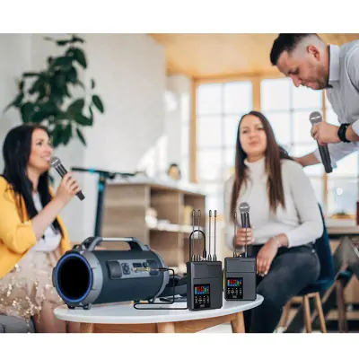 Brezžični mikrofonski sistem s funkcijo proti tuljenju in odmevom