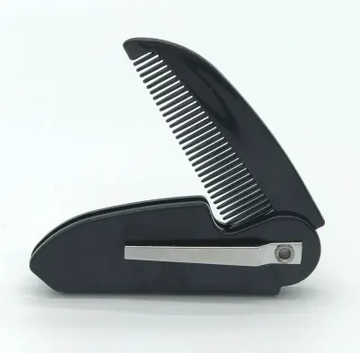 Kompakten zložljiv glavnik za oblikovanje brade