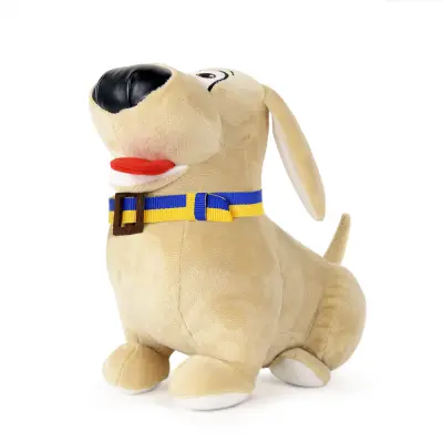 WP MERCHANDISE - Pes labradorec Buddy v ukrajinski ovratnici plišasta igrača (23 cm)