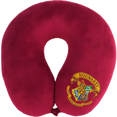 HARRY POTTER kolekcija - Hogwarts Logotip mehki vzglavnik za glavo / potovalna blazina (36 cm)