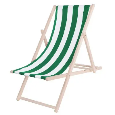 Zložljiv ležalnik za na plažo, izdelan iz lesa z belo in zeleno črtasto tkanino.