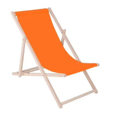 Zložljiv ležalnik za na plažo, izdelan iz lesa z oranžnim materialom.