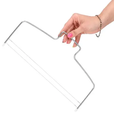 ''Nóż za rezanje velikih žičnatih tort.''