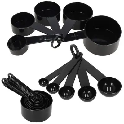 Moji kuhinjski markerji so 10 žlic, set plastičnih kozarcev v črni barvi.