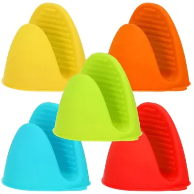 Zelena silikonska kuhinjska rokavica, zaščitne rokavice.