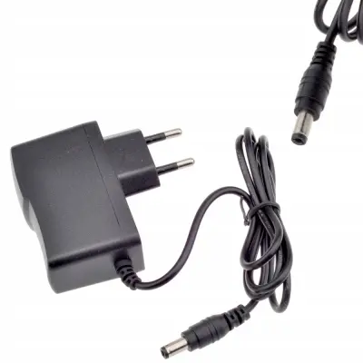 Rosfix Napajalnik 9V 1A – Obrnjena Polariteta, DC 5,5 x 2,1 mm | 100–240V AC, 90 cm Kabel