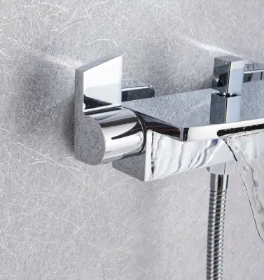 Oblikovanje | Kopalna pipa z ročno prho | Montaža na steno | Iz plošče z napravo