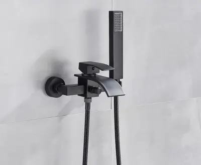 Oblikovanje | Kopalna pipa z ročno prho | Montaža na steno | Neokrnjeno | Matt Black