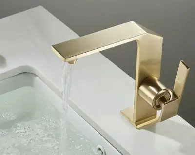 Pipa za vodnjak in umivalnik | Minimalizem | oktava | Kopalnica