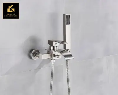 Oblikovanje | Kopalna pipa z ročno prho | Montaža na steno | Neokrnjeno | Brušeno nerjaveče jeklo