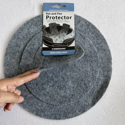 Komplet 12 okroglih podstavkov iz filca Gray