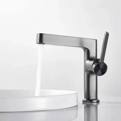 Pipa za vodnjak in umivalnik | Minimalizem | Preudarnost