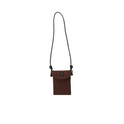 Prešita minimalistična torbica za telefon Brown