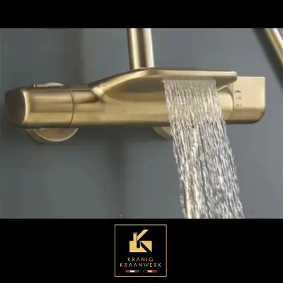 Pipa za prho | Nadometna tuš garnitura | Lukar | Eleganten in eleganten