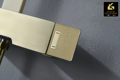 Pipa za prho | Nadometna tuš garnitura | Devone | Robusten in eleganten