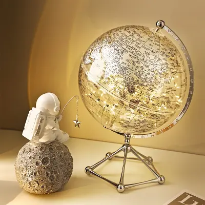 Dekorativna figurica astronavta iz smole   Model 1